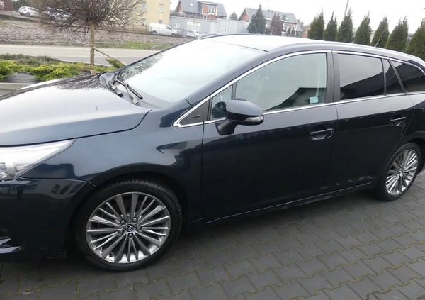 Toyota Avensis cena 64000 przebieg: 110000, rok produkcji 2016 z Bobowa małe 121